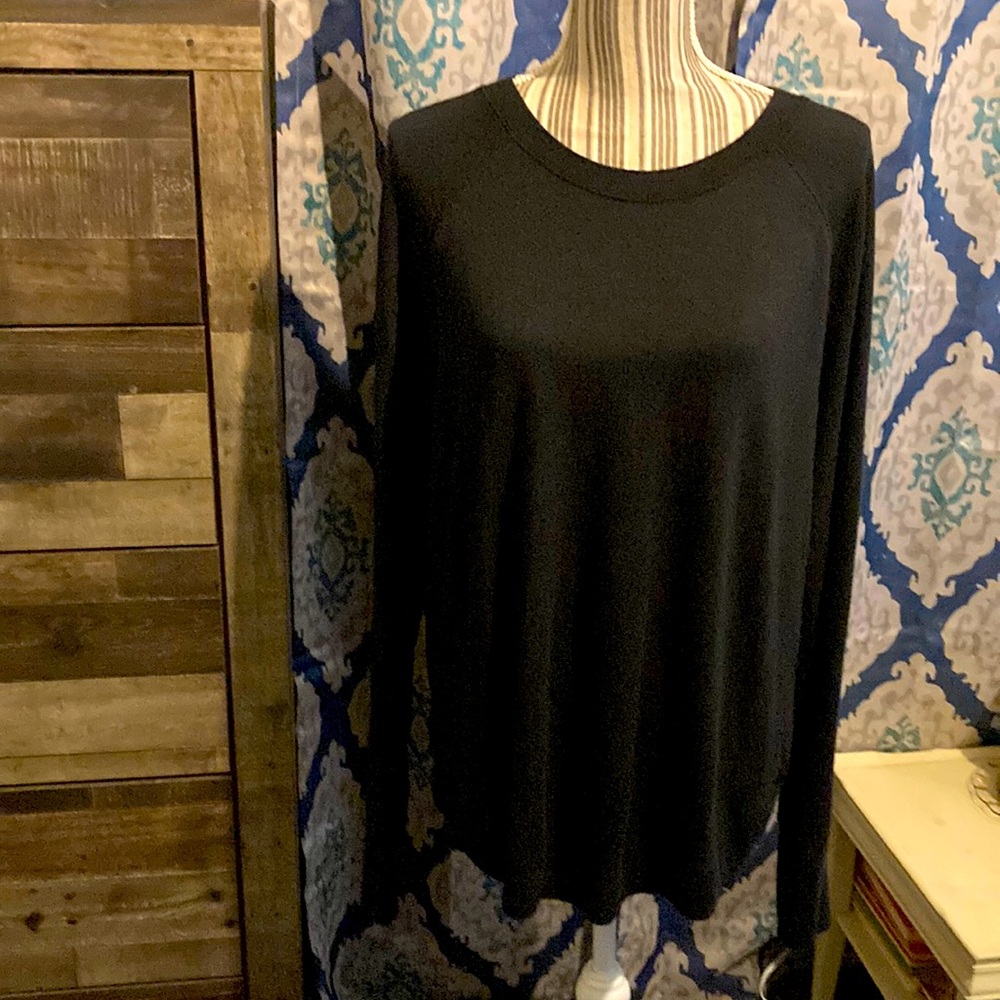Athleta Black Buttery SOFT Lightweight High Low Shirt-Longer back, Size XLT